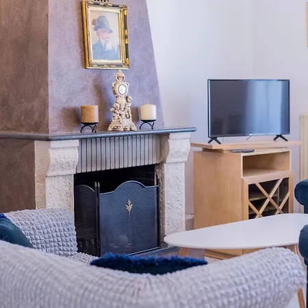 Apartment Homey Vibes
